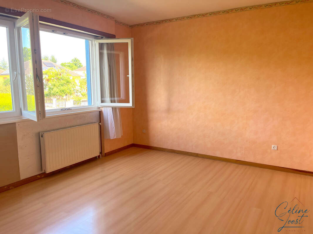 EXCLUSIF ! Lumineuse maison de type plain-pied sur 6,17 ares au calme - photo 8