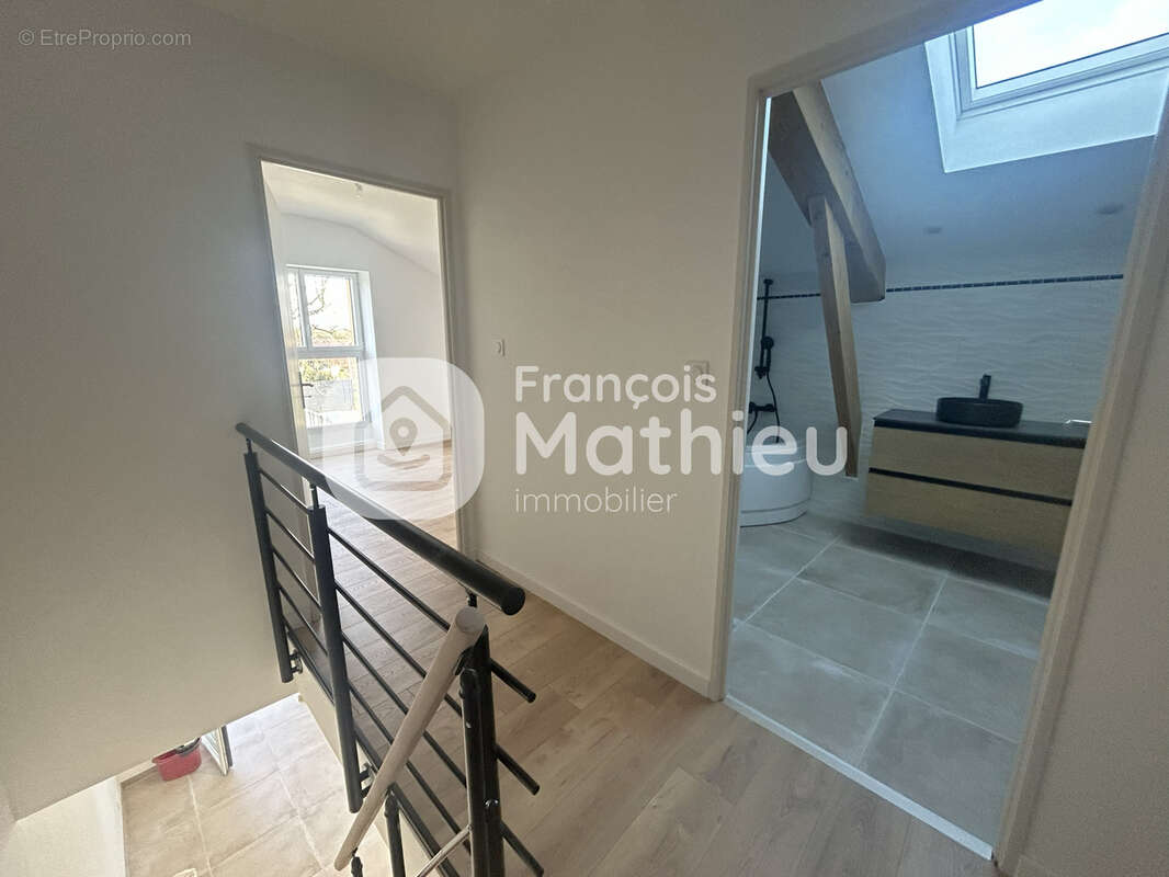 Condeissiat -  Maison T4 rénovée en 2025 avec jardin. - photo 11