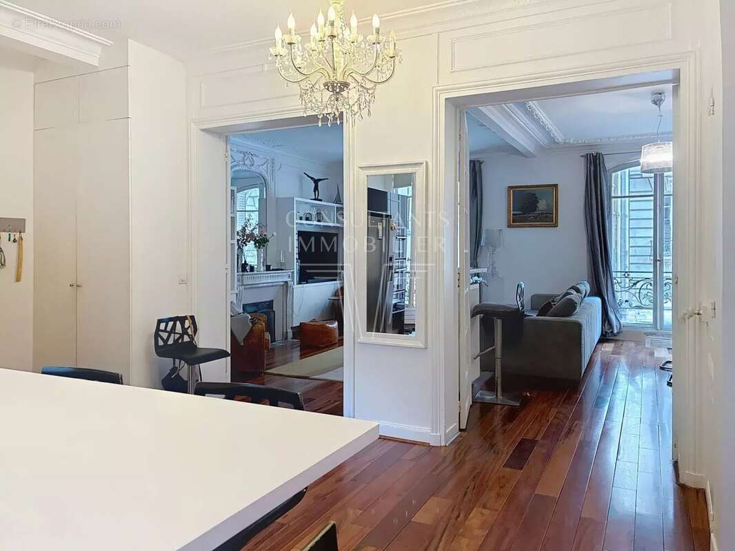 Appartement à PARIS-17E