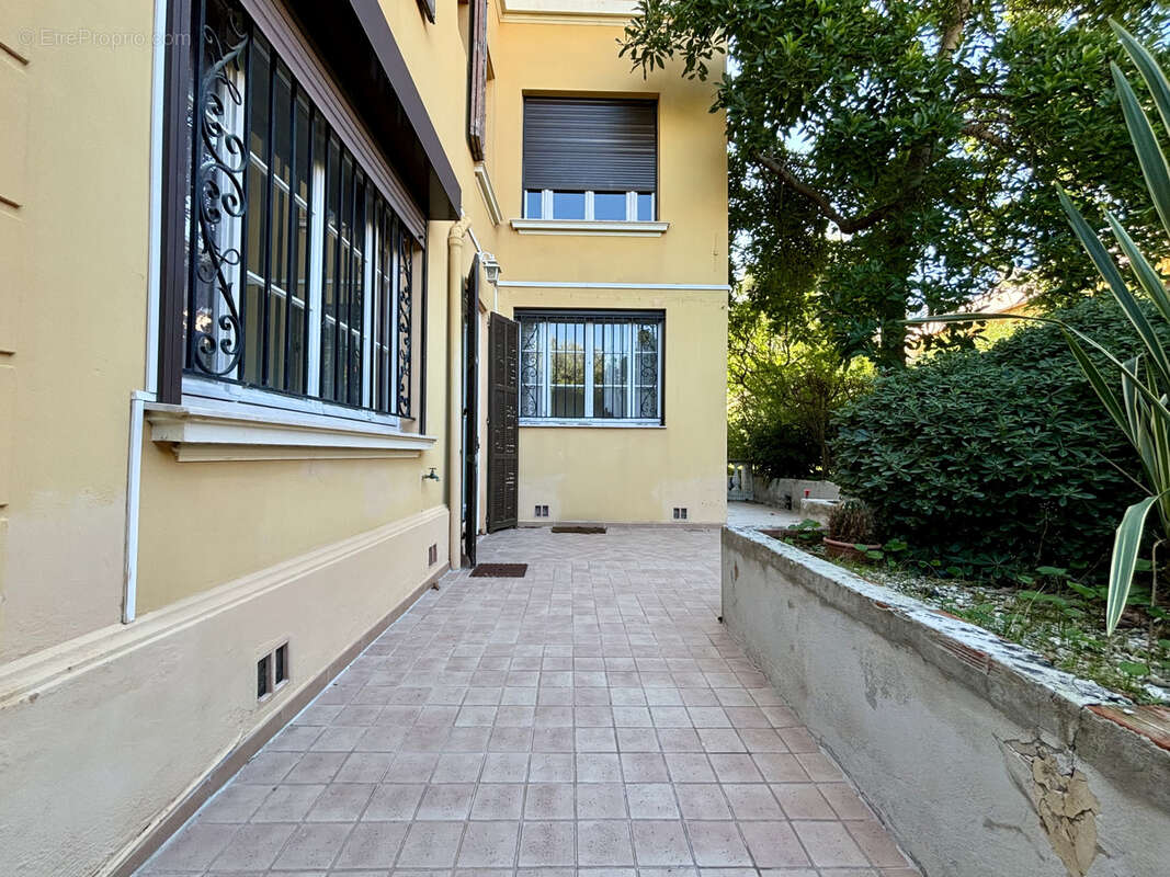 Appartement d’Exception au Cœur d'une Villa en Bord de Mer - photo 18