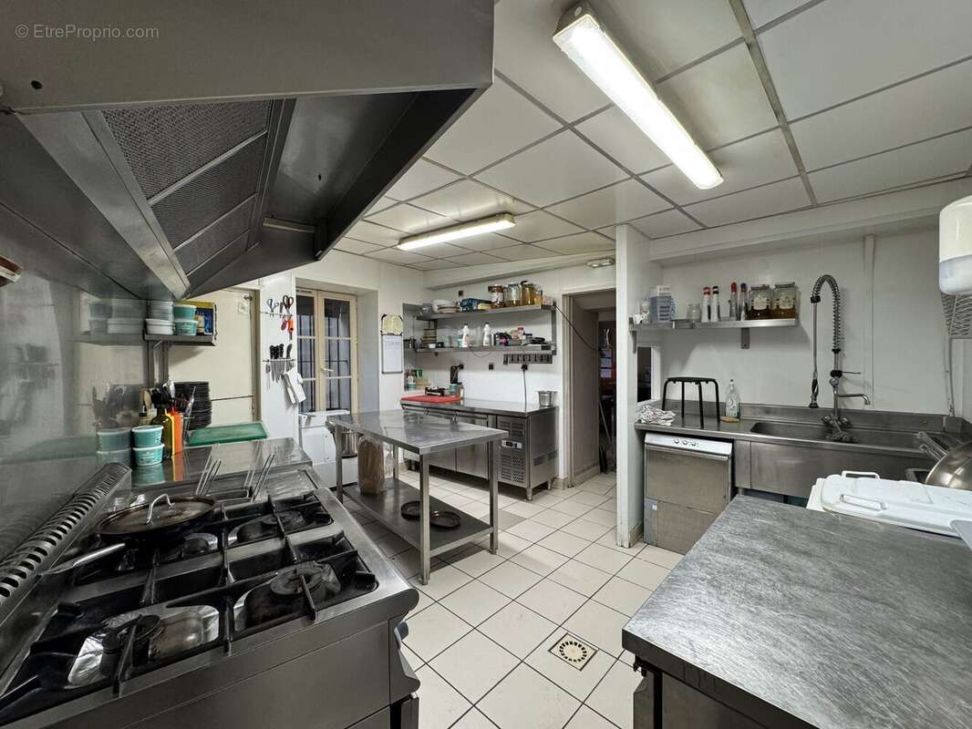 208 m² à Saint-Arnoult-En-Yvelines  - photo 4