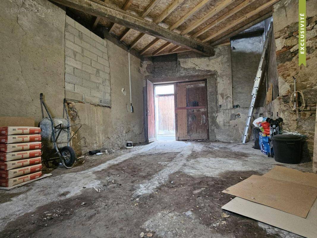 Parking à PORT-SAINTE-MARIE