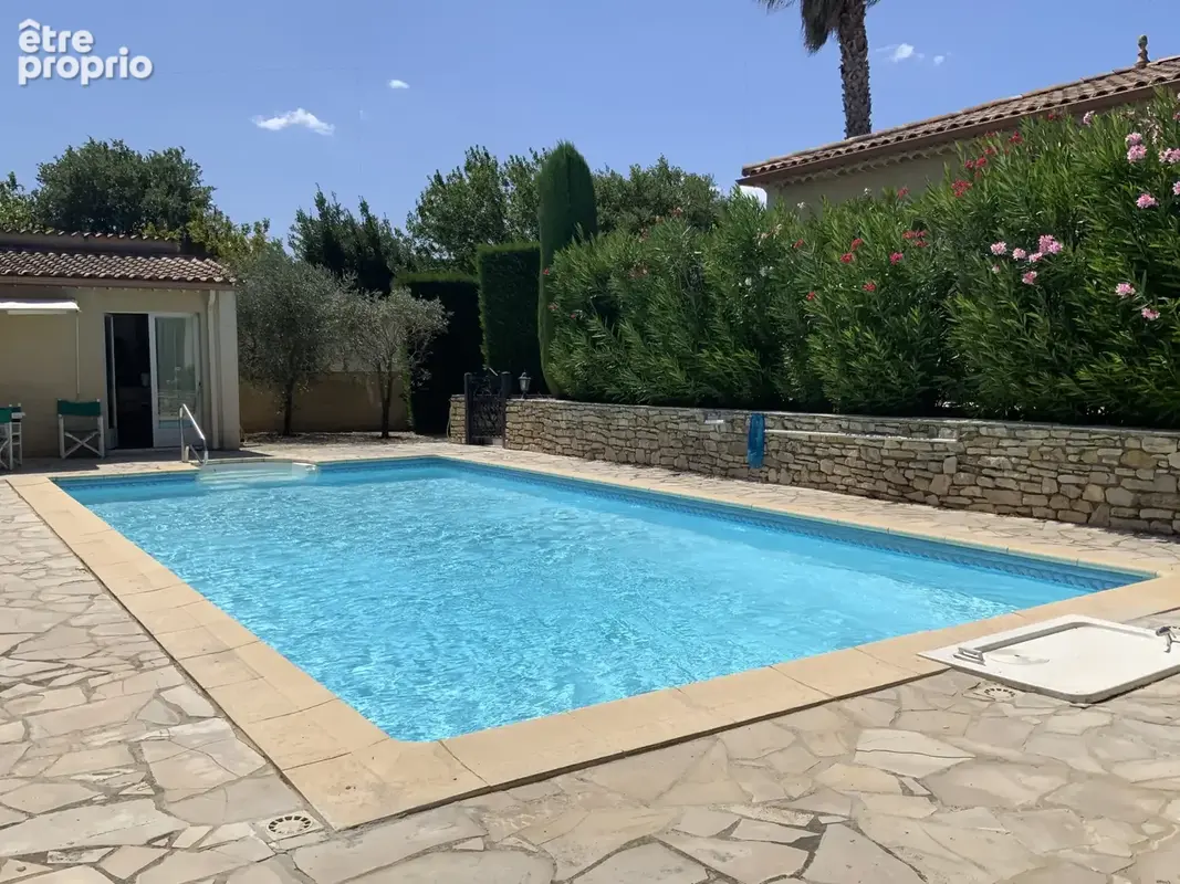 Villa de plain pied sur un terrain de 2300 m2 avec piscine. - photo 8