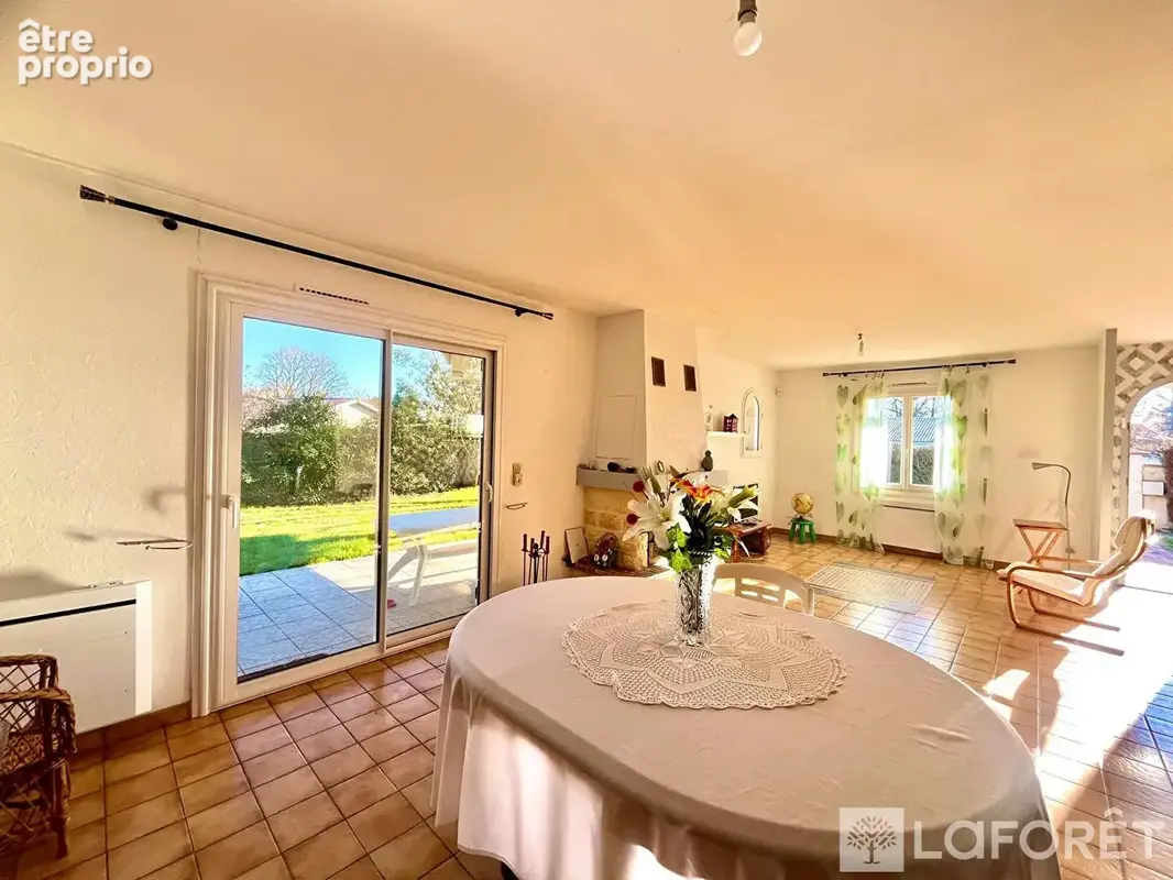 Maison Ambares Et Lagrave - 108m² -  3 chambres + garage - photo 4