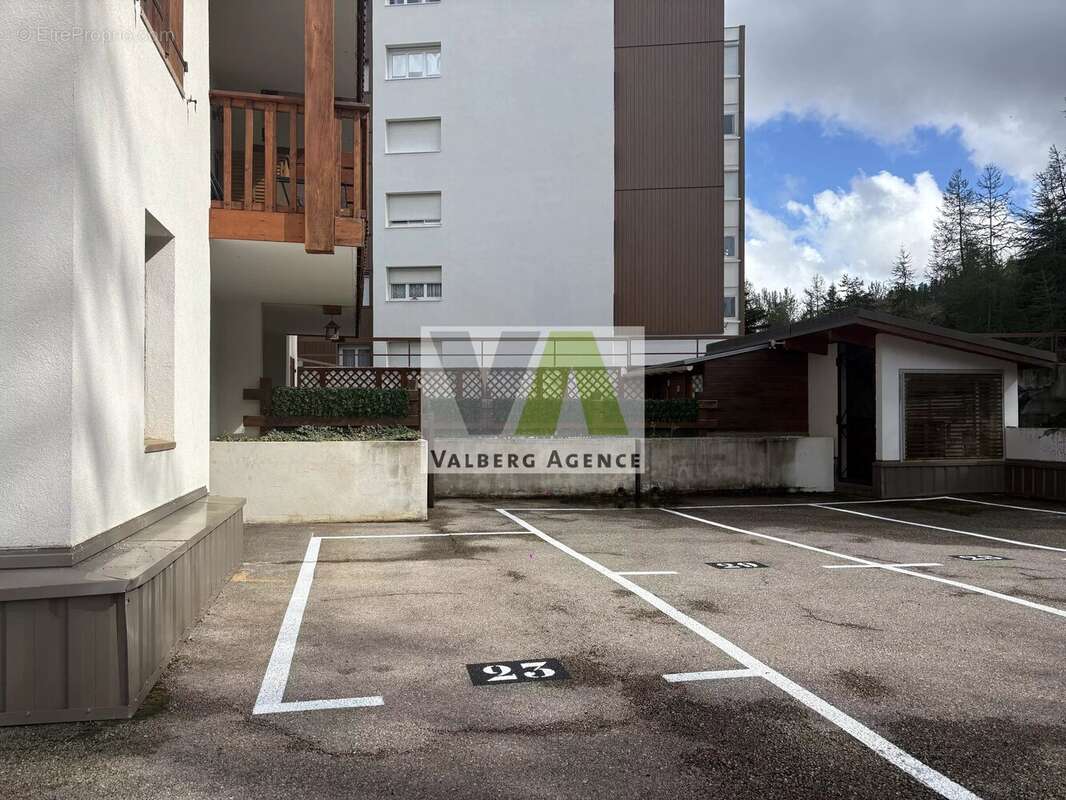 Parking à DALUIS