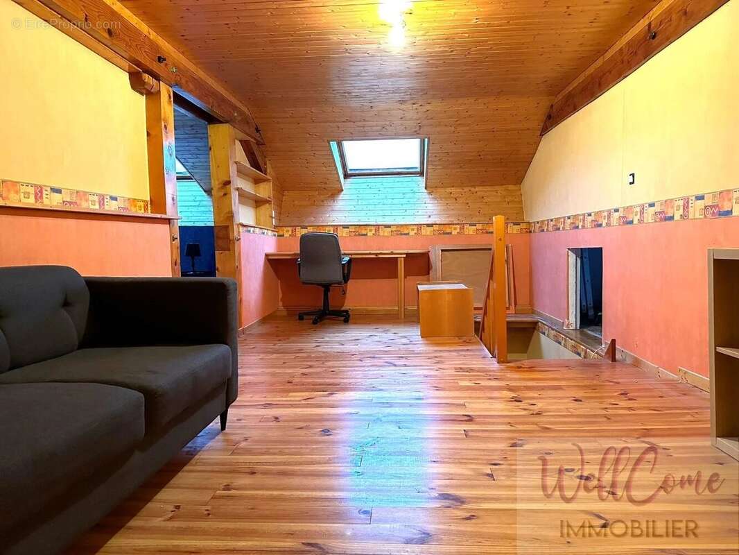 Aix Les Bains logement 5 pièces triplex avec 2 places de parking privatives et un jardinet privatif - photo 14