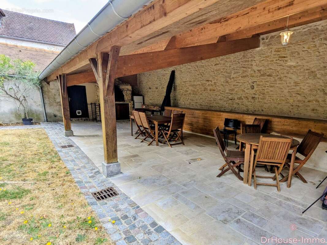 Maison 210 m² à Thoiry  - photo 11