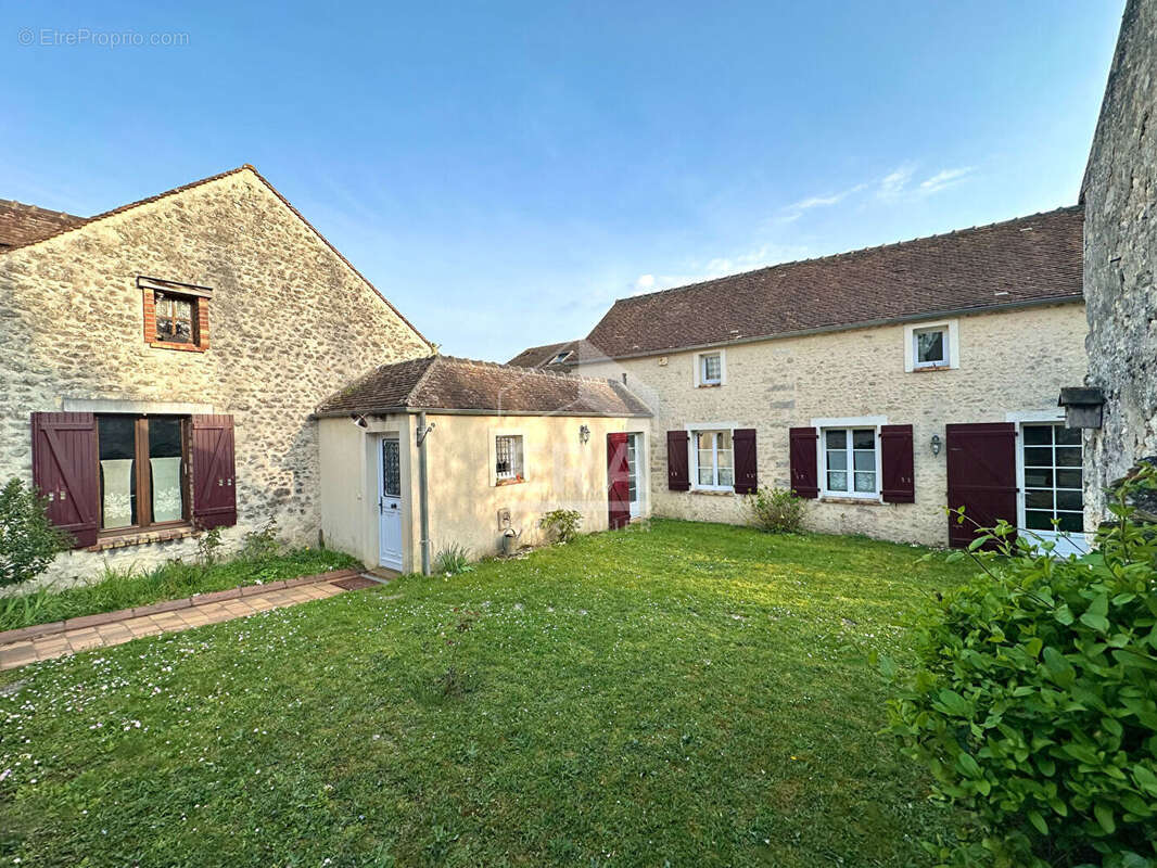 Maison à POLIGNY
