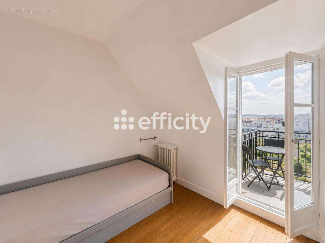 Appartement à PARIS-16E