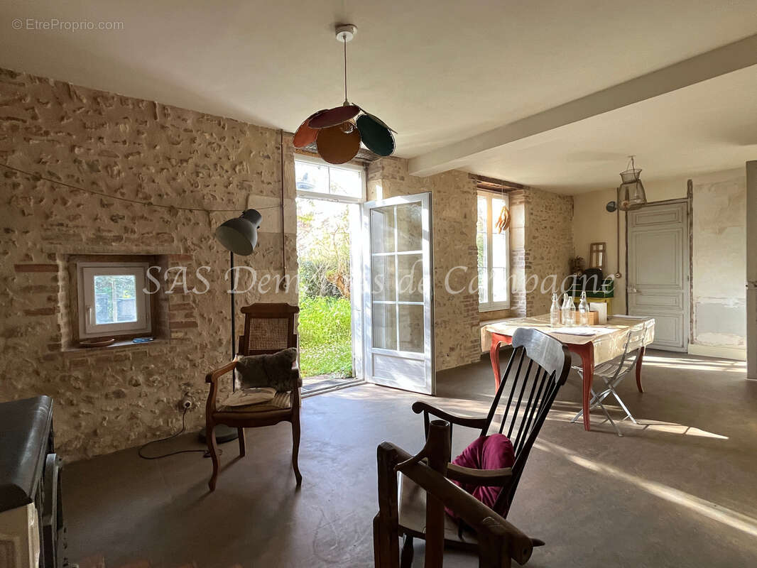 Maison à SAINT-SATUR