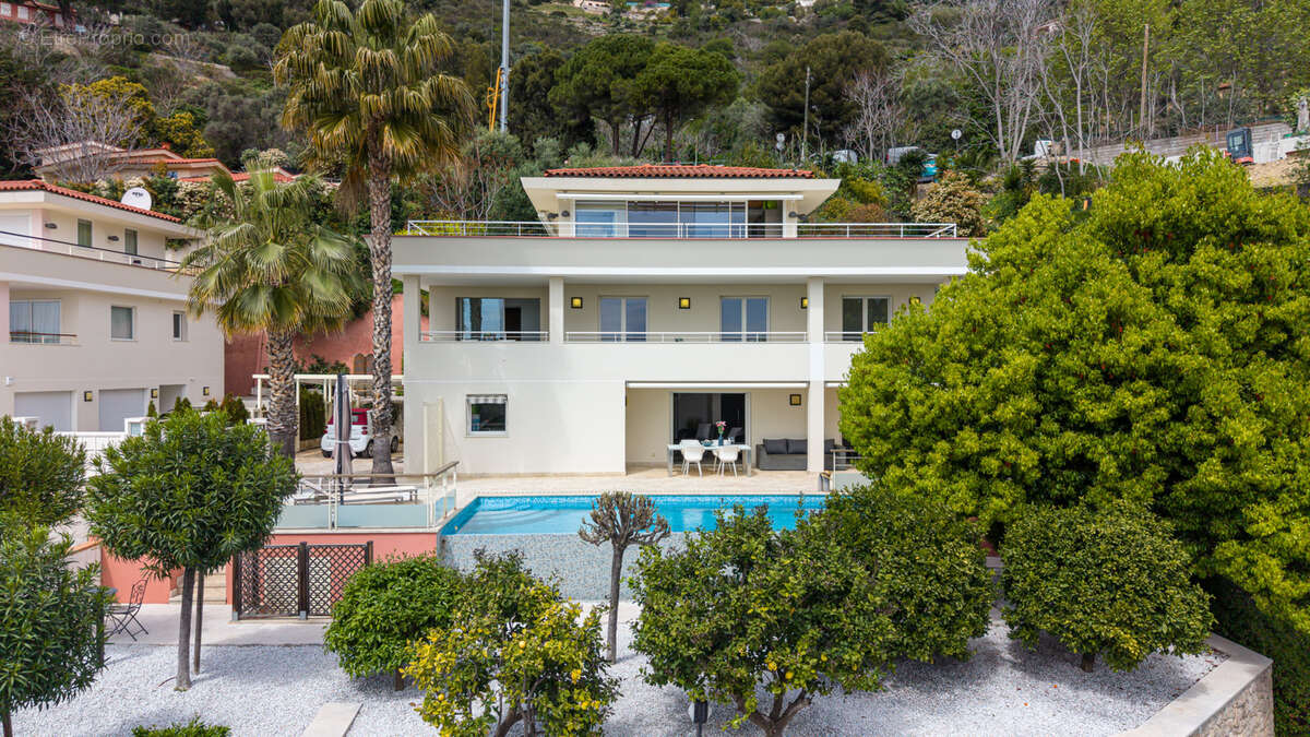 Maison à EZE