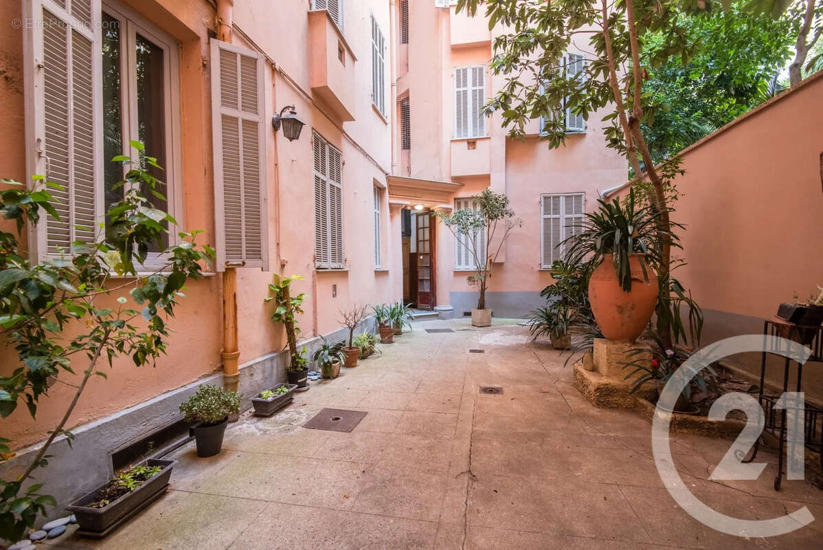 Appartement 64 m² à Nice  - photo 13