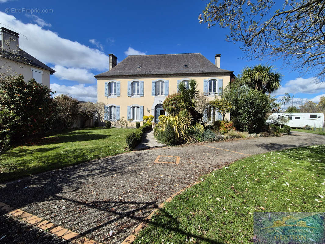 Maison à PONTACQ