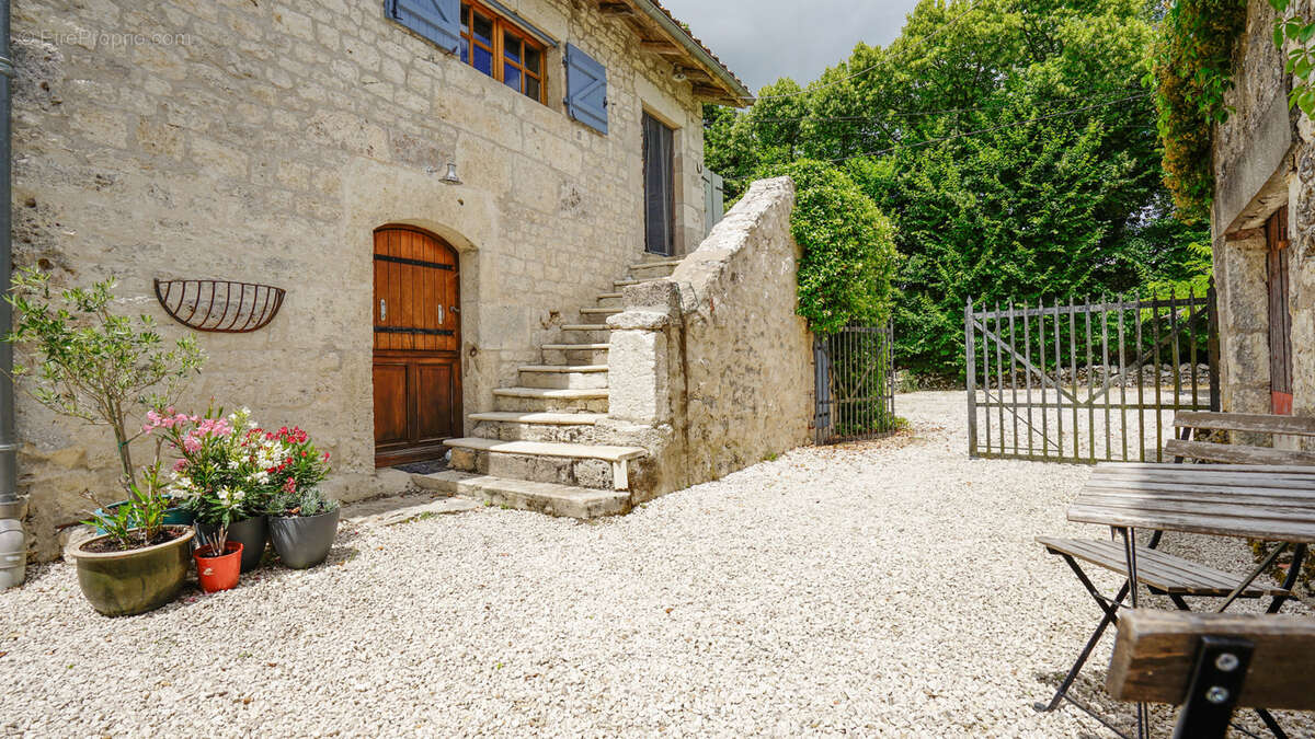 Maison à BAGAT-EN-QUERCY