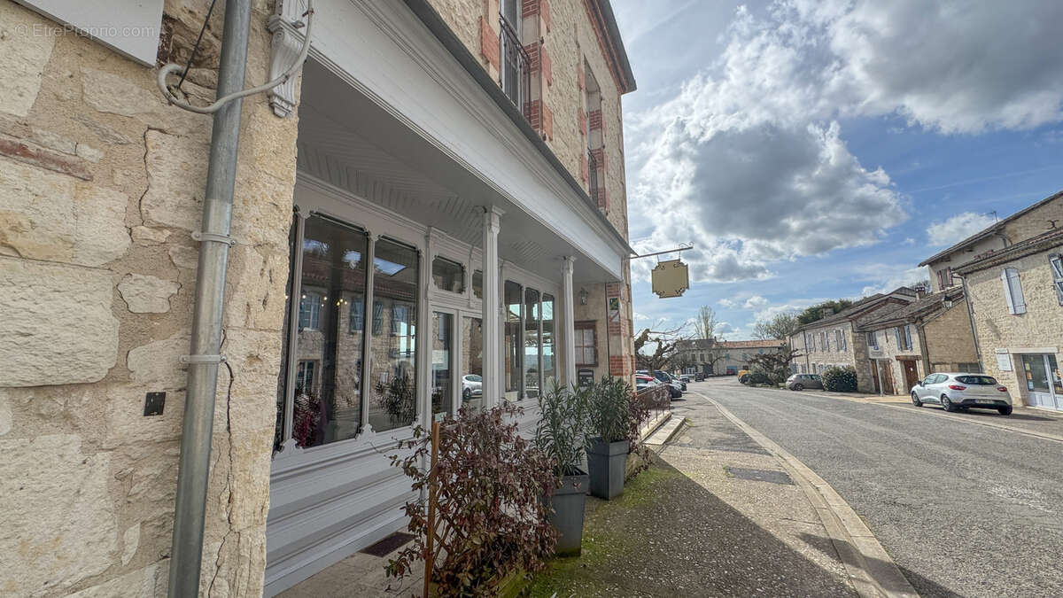 Commerce à LAUZERTE