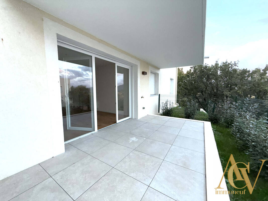 Joli 3 pièces en RDJ surélevé - Cogolin 1 - Appartement à COGOLIN