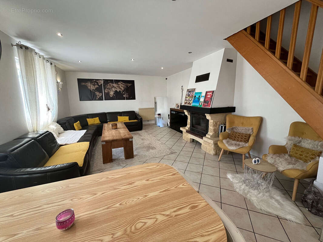 Maison à FOLLAINVILLE-DENNEMONT