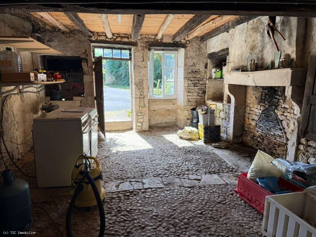 Maison à CHAMPAGNE-MOUTON