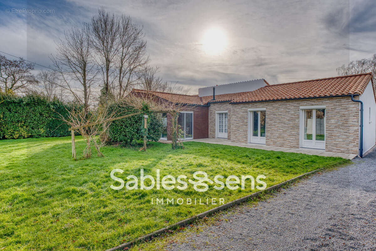 Maison à BEAULIEU-SOUS-LA-ROCHE