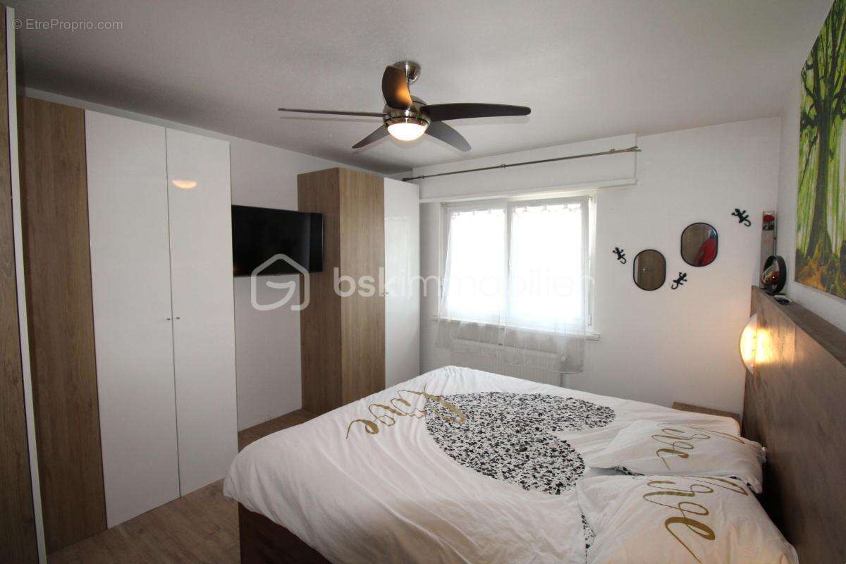 VILLAGE-NEUF – MAISON INDIVIDUELLE 213 m² – 213 m² habitables • Piscine • Photovoltaïque • Pompe à chaleur • À 2 min de la Suiss - photo 6