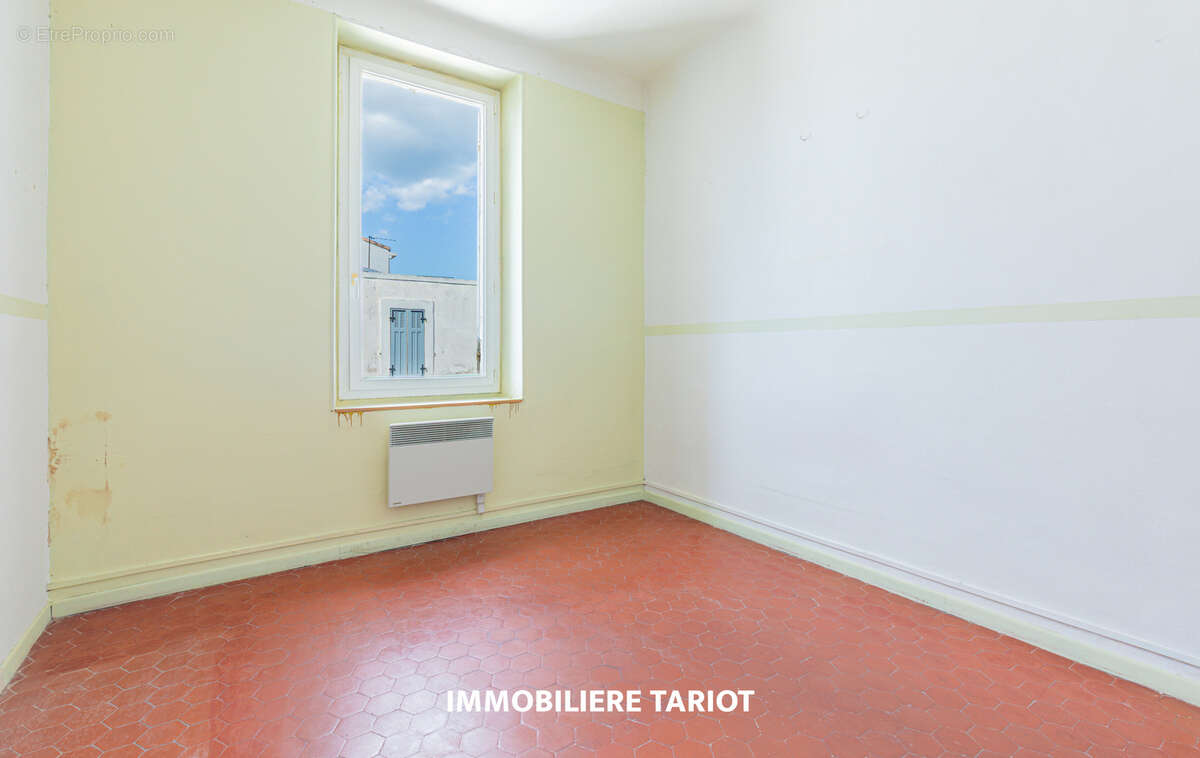 Appartement à MARSEILLE-4E