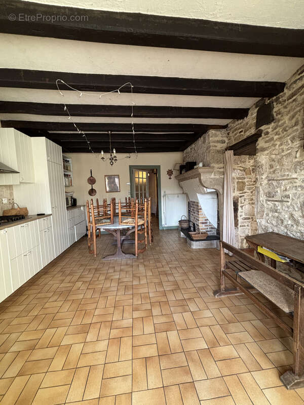 AIGNAY LE DUC  Maison du XVIè s de 125 m2 avec une terrasse et un terrain non attenant de 240m2 - photo 3