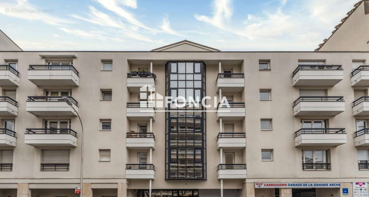 Appartement à COURBEVOIE