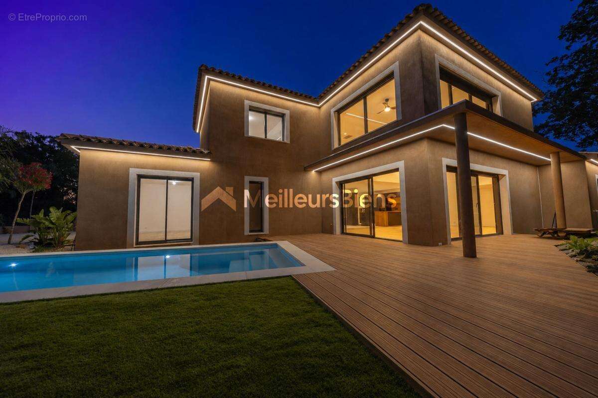 Maison à ROQUEBRUNE-SUR-ARGENS