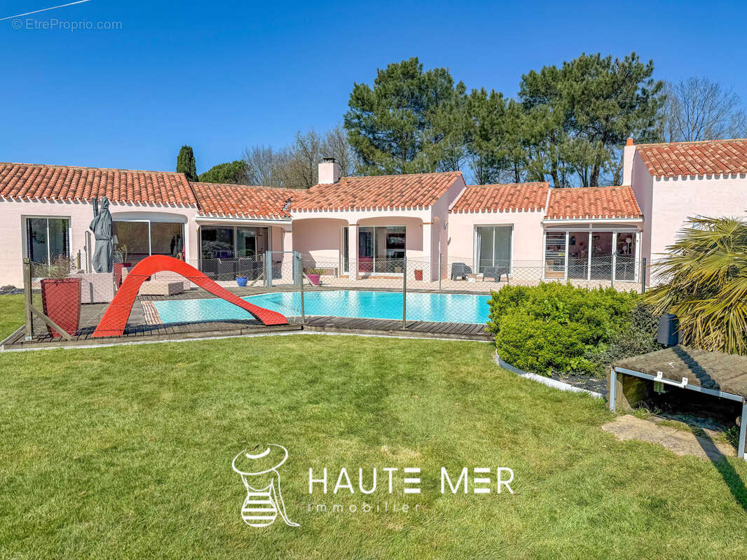 CREOLE - Villa de plain-pied avec piscine à débordement - photo 10
