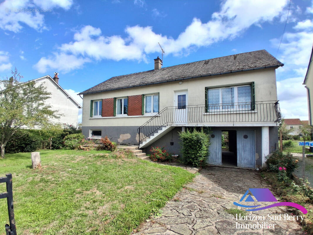 Façade avant - Maison à LA CHATRE
