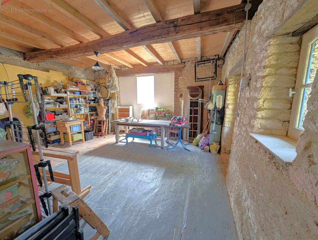 Maison à POILLY-SUR-THOLON