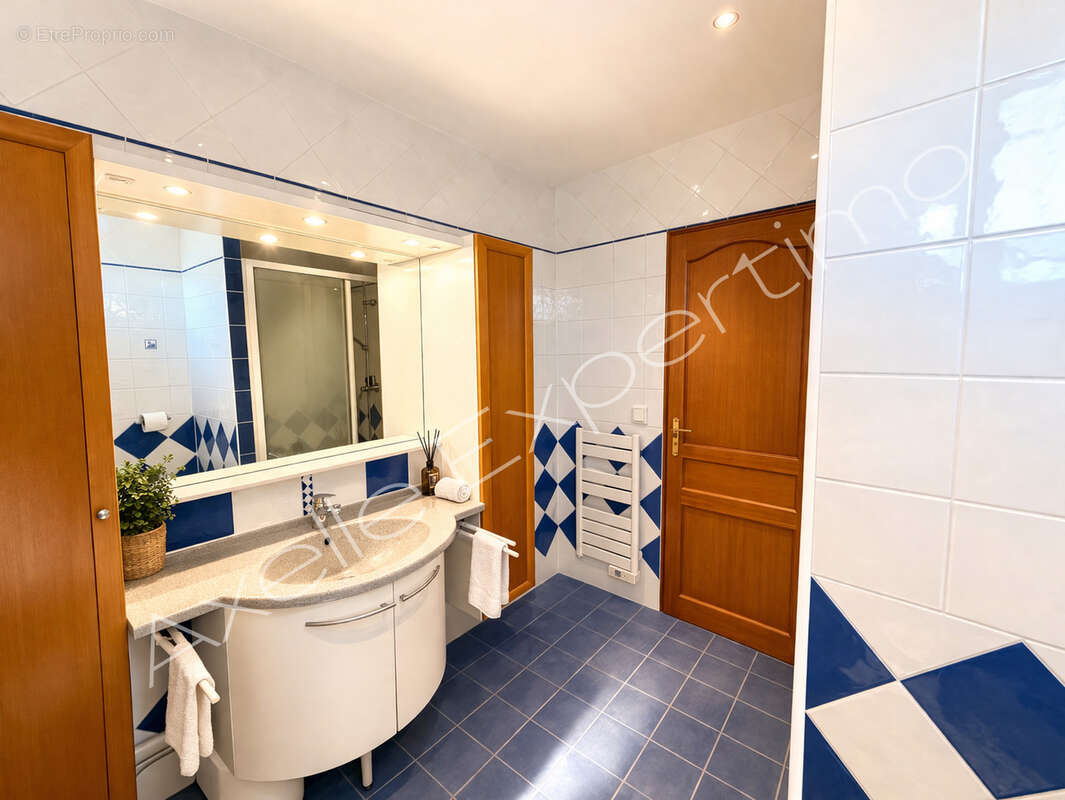 Maison à SAINT-CYR-SUR-MER