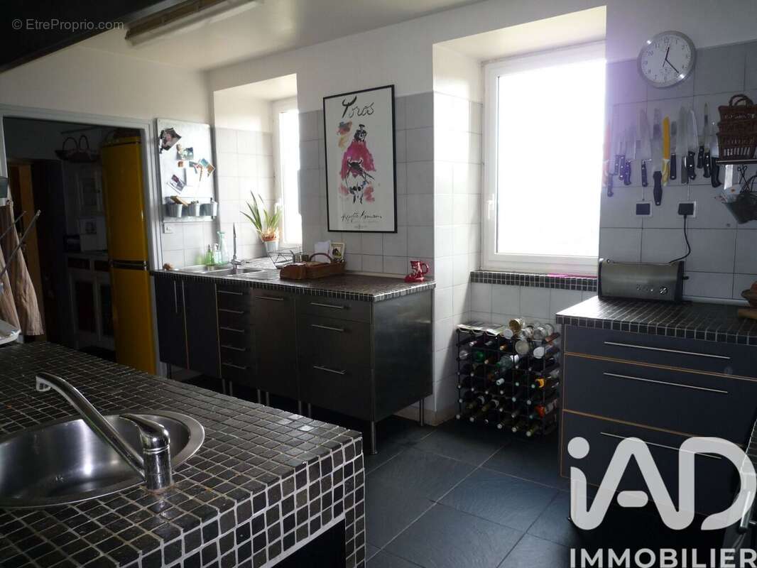 Maison 1000 m² à Saint-Denis-Les-Martel  - photo 9