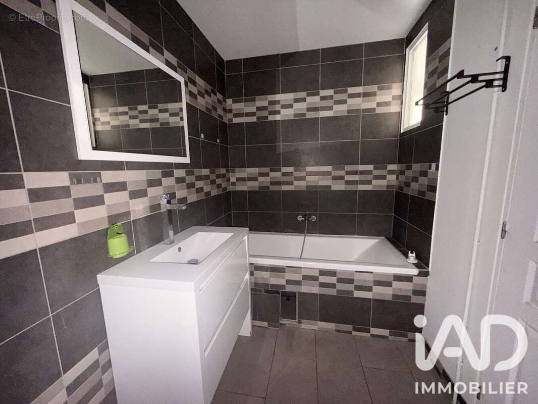 Maison 100 m² à Paron  - photo 4