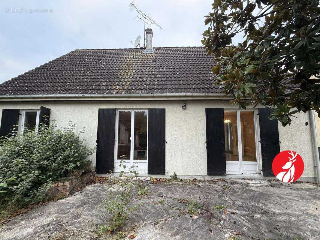 Maison à LA CHAPELLE-LA-REINE