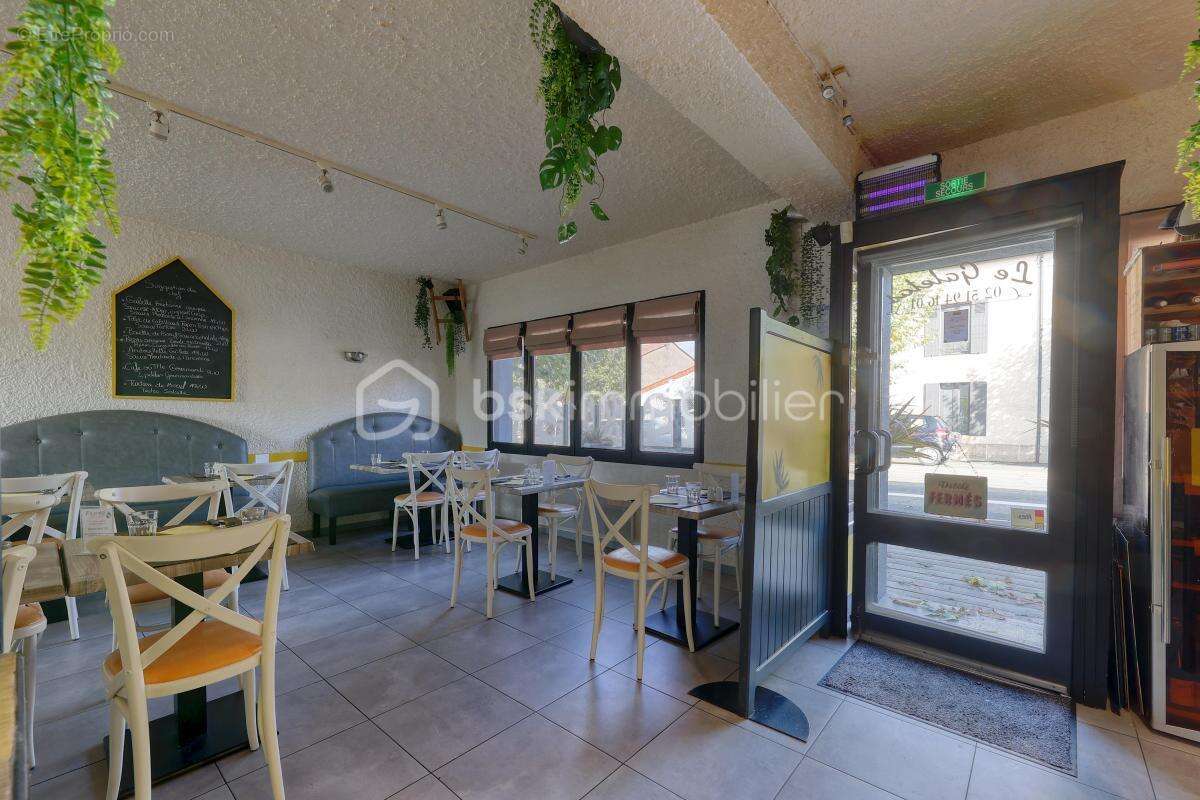 Commerce à LES HERBIERS