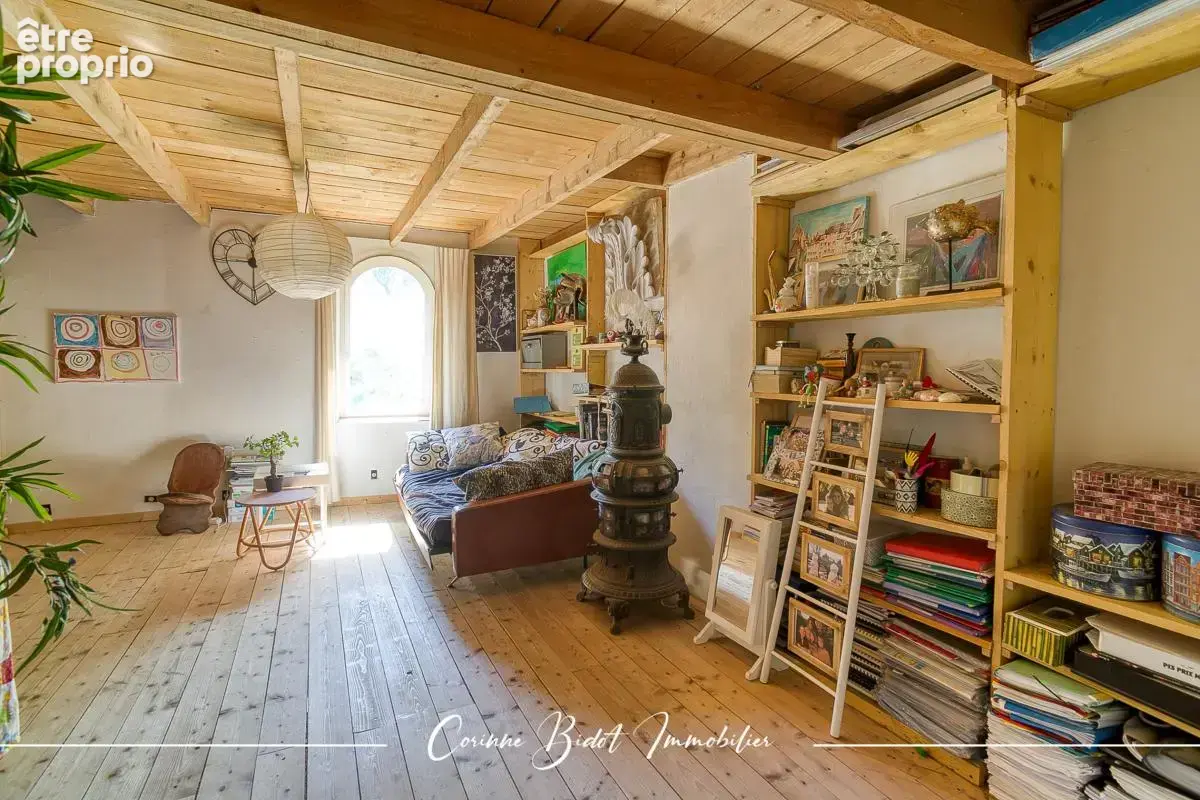 Maison 347 m² à Saint-Pierre-De-Chandieu  - photo 5
