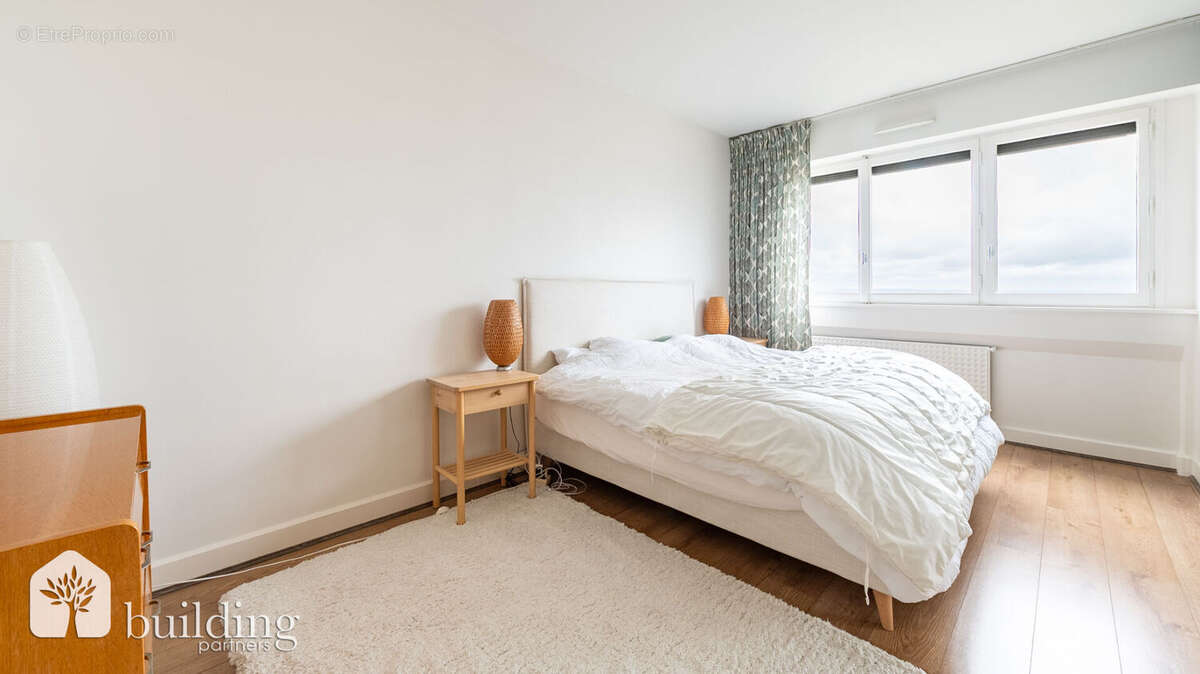 Appartement à COURBEVOIE