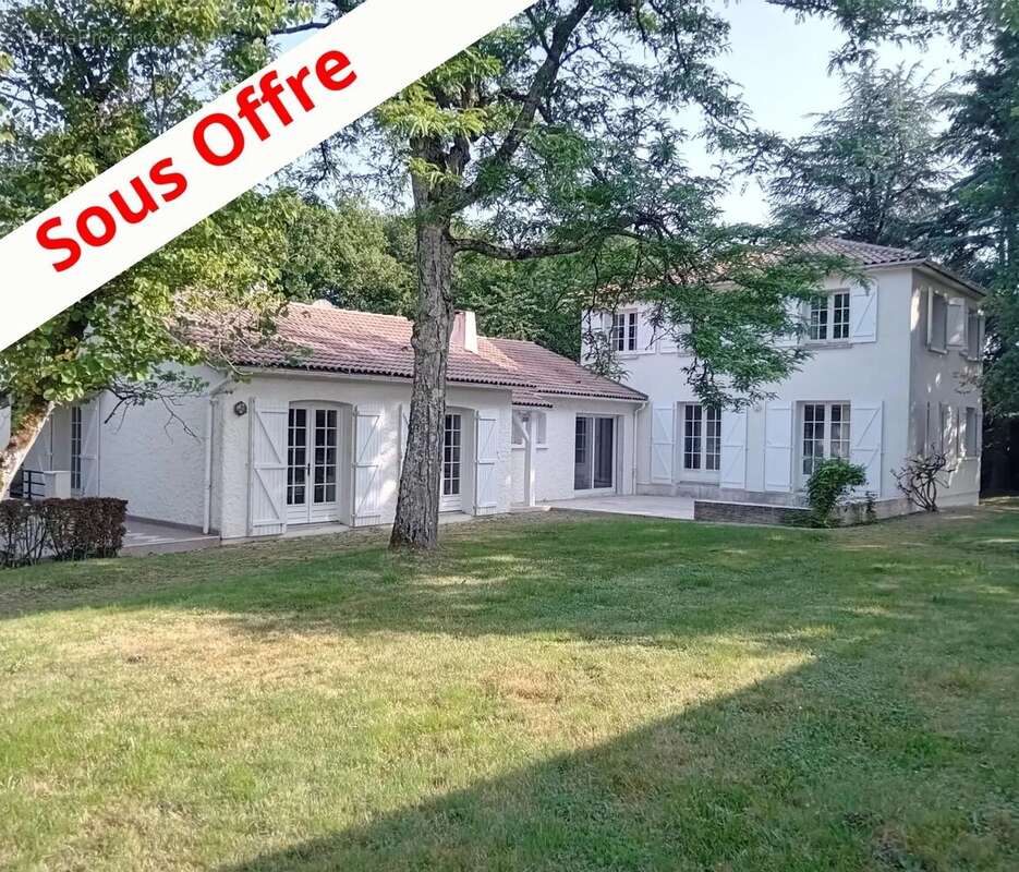 Maison à MAULEON