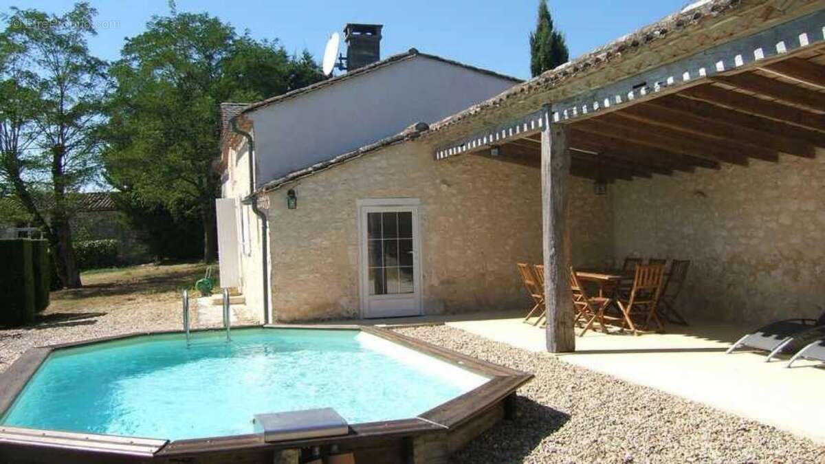 Maison à LES LEVES-ET-THOUMEYRAGUES