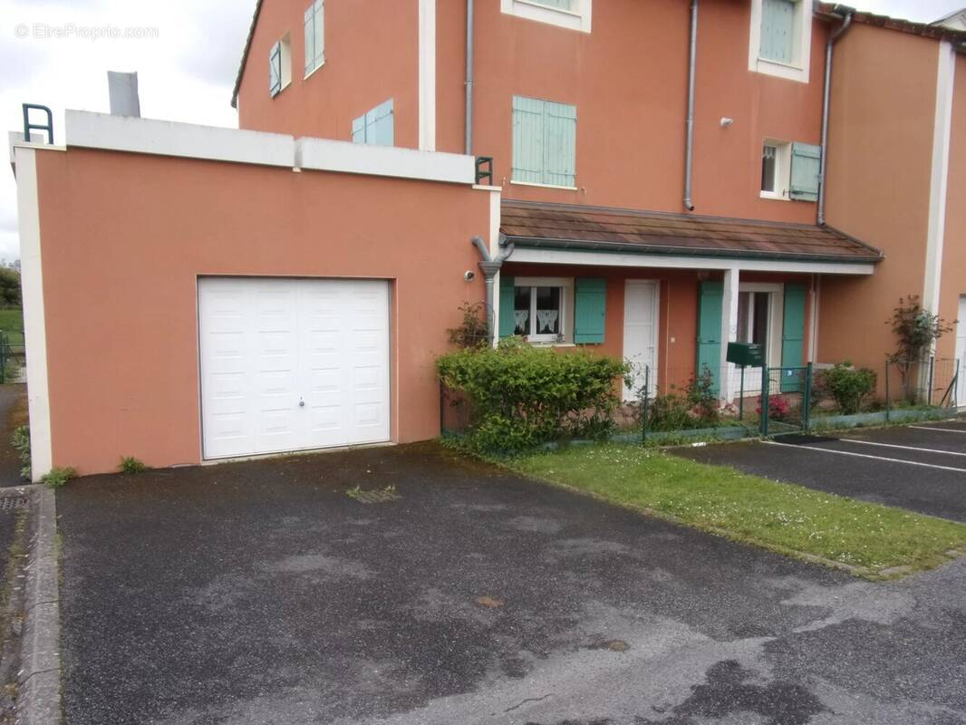 Appartement à YZEURE