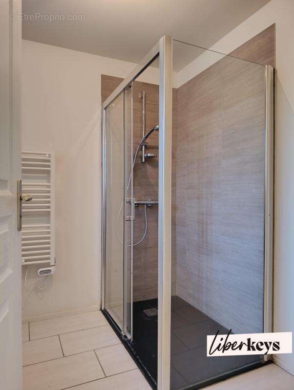 Maison en pierre -124 m² habitables - cour - terrasse - caves - 2/3 chambres - campagne - photo 13