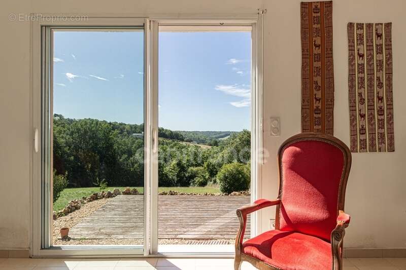 Maison à NOTRE-DAME-DE-SANILHAC