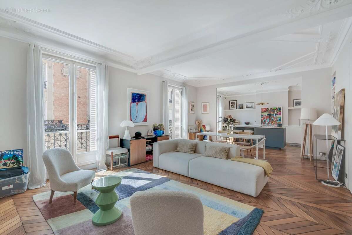 Appartement à PARIS-16E