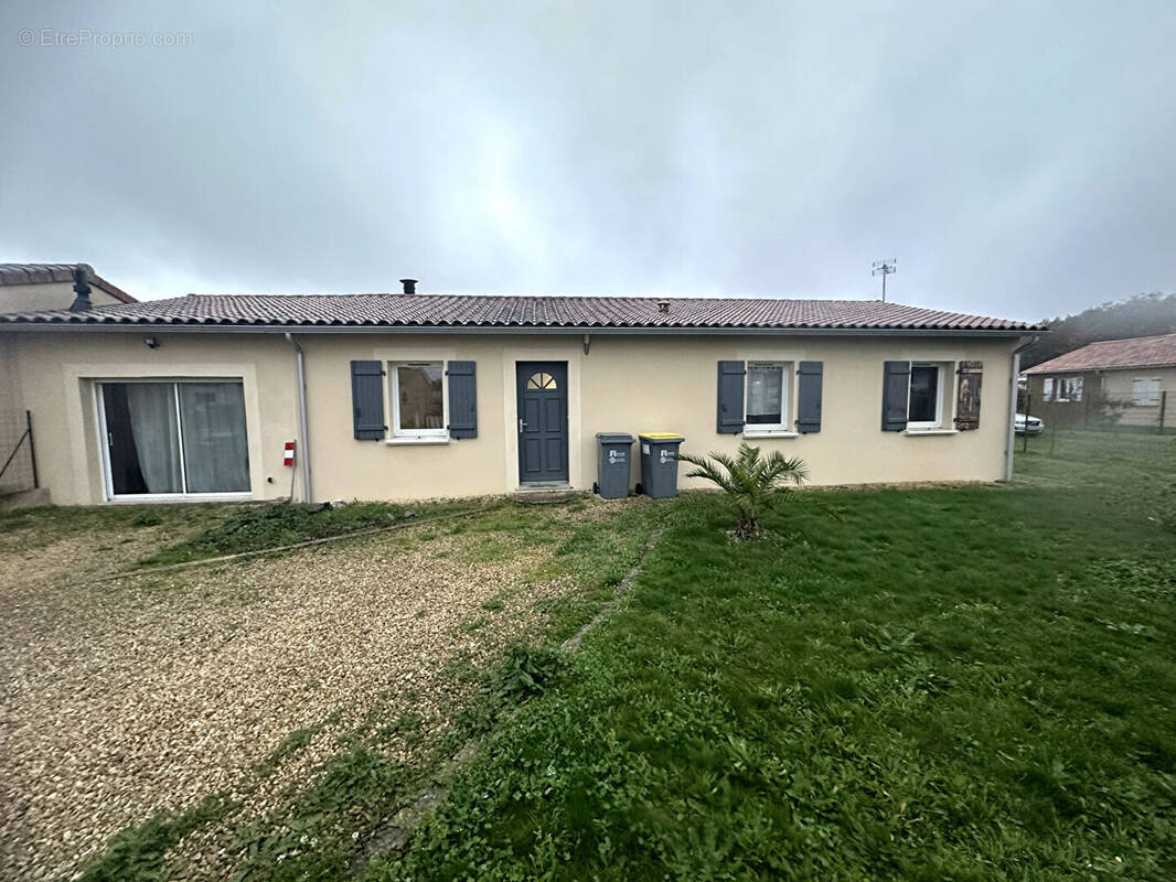 Maison à CHAMPAGNE-SAINT-HILAIRE