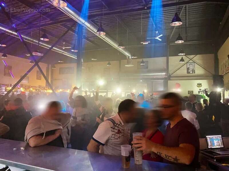 Commerce à VINZELLES