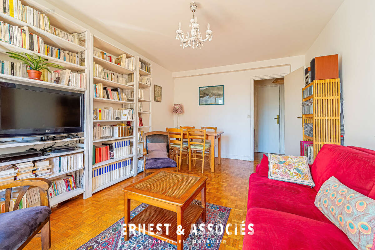 Appartement à PARIS-10E