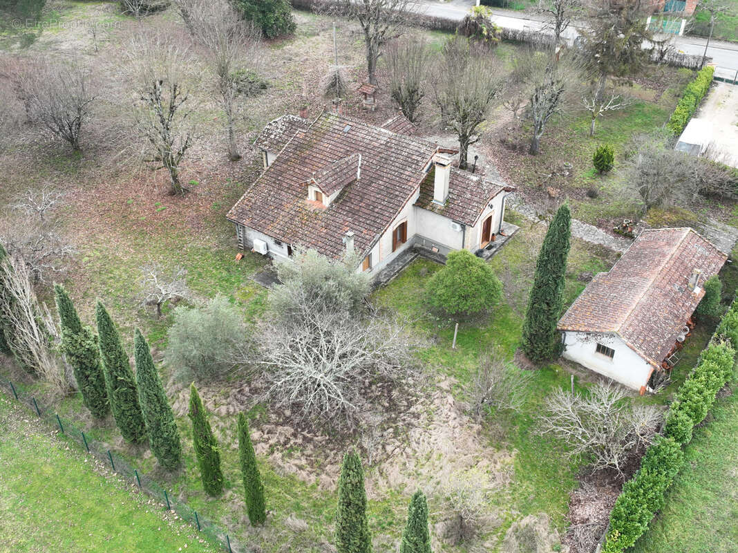 Maison à NEGREPELISSE