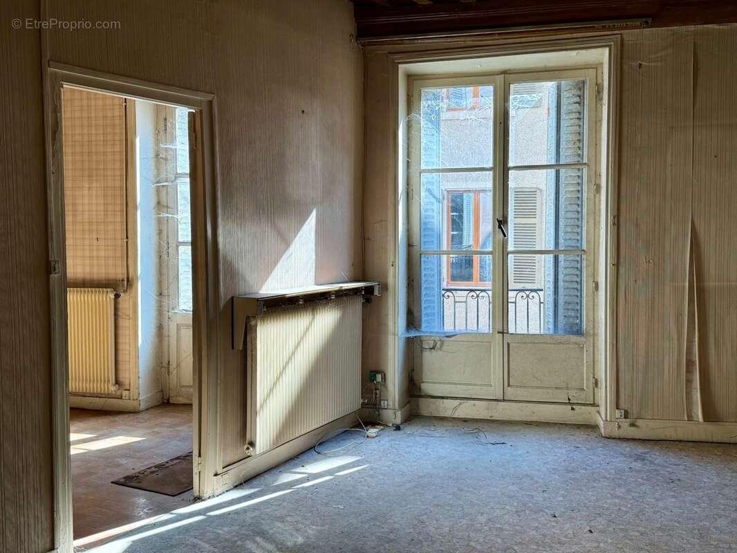Exclusivité à vendre un immeuble à CHAROLLES (71) - photo 4