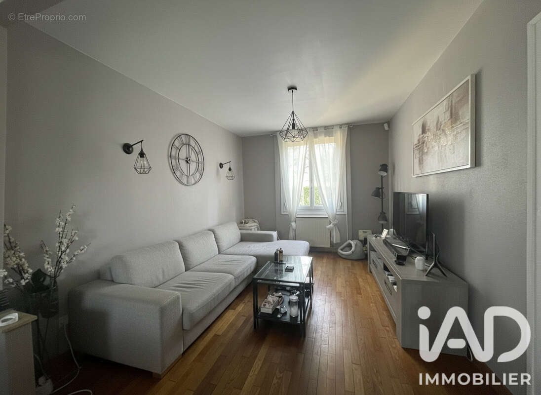 Maison 80 m² à Villeneuve-Le-Roi  - photo 2